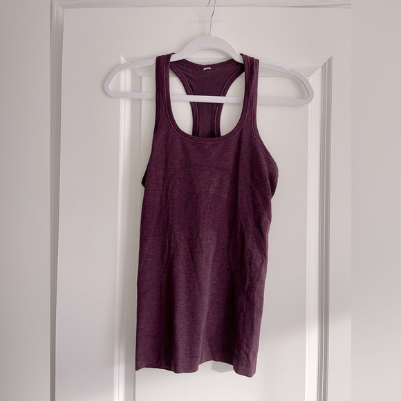 Lululemon tags removed due to itchiness size XS - Picture 1 of 4